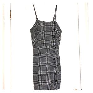 Black and white houndstooth mini